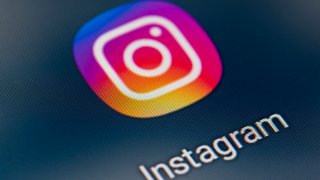 21 de enero de 2022, Berlín: En la pantalla de un smartphone aparece el icono de la aplicación Instagram. Foto: Fabian Sommer/dpa