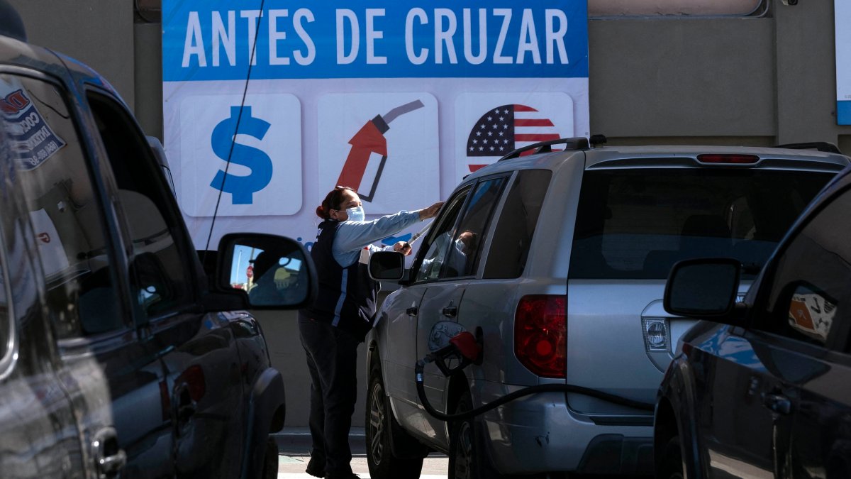 De Baja California a Tamaulipas: México suspende subsidio de gasolina en frontera con EEUU