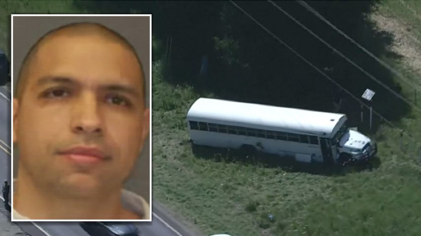 Asesino convicto escapa de una cárcel en Texas tras apuñalar a un guardia