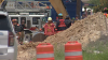 Trabajador de construcción muere atrapado bajo maquinaria pesada
