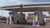 Conductores acusan a gasolinera de vender combustible con agua