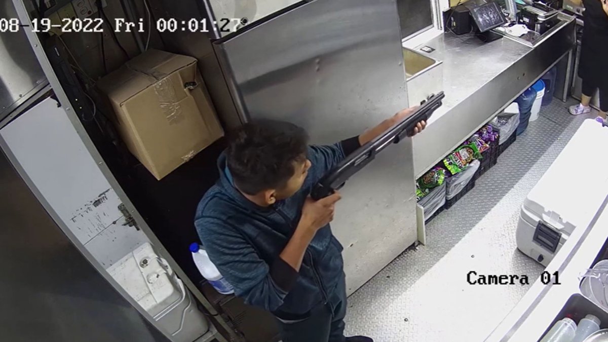 Con escopeta roban taquería móvil en Houston Telemundo Houston