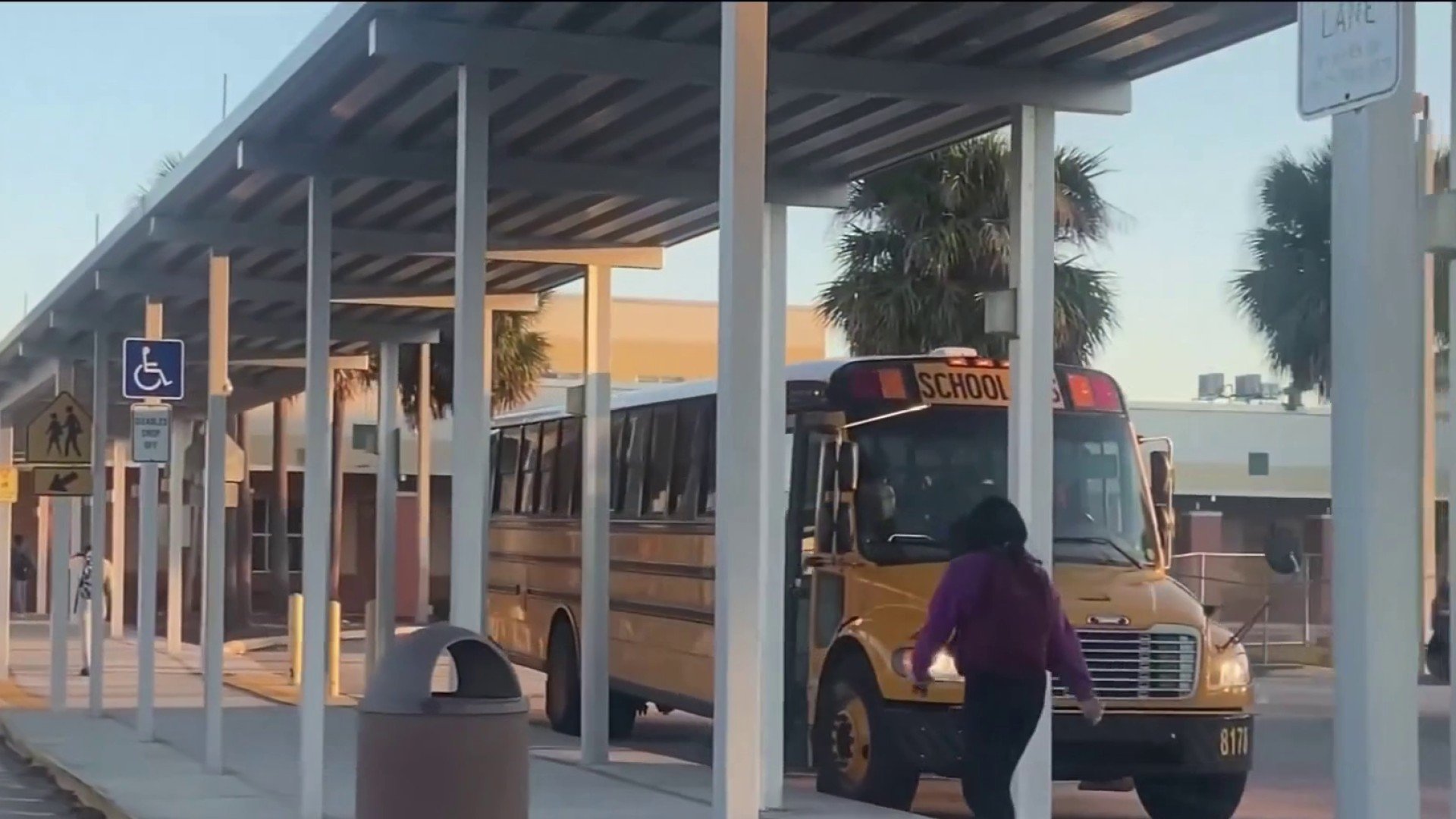 Willis ISD instalará 15 nuevos detectores tras hallazgo de armas en una escuela