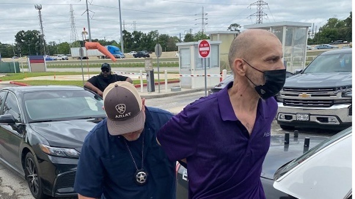 Buscan en el Condado Harris por uno de los reos que se fugaron de una