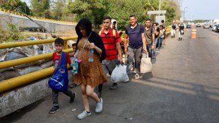 Migrantes varados en Tapachula, en el sur de México, emprenden el viaje hacia Estados Unidos.