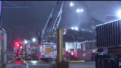 Centro de reciclaje se incendia por cuarta vez este año