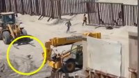 En video: con todo y el perro, migrantes aprovechan construcción en el muro para cruzar a EEUU