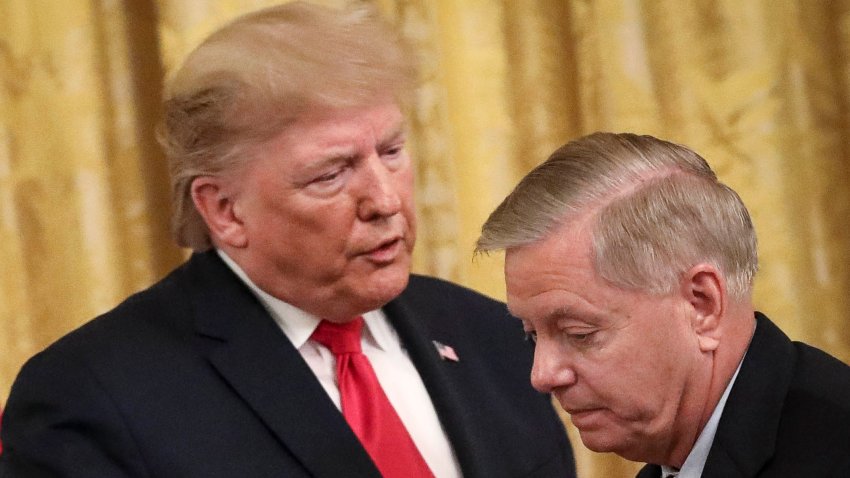 Foto de archivo del 6 de noviembre de 2019 que muestra al expresidente Donald Trump junto al senador republicano Lindsey Graham en la Casa Blanca.