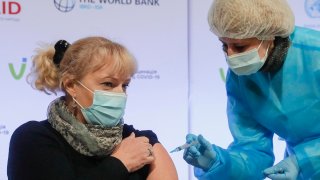 EE.UU. autoriza la vacuna actualizada de Novavax contra las nuevas variantes de la covid