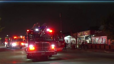 Bomberos extinguen incendio en restaurante