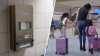 Aeropuertos de Houston ofrecerán productos femeninos gratis en máquinas de Aunt Flow