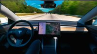 Tesla resuelve demanda sobre conductor que murió en accidente utilizando su piloto automático