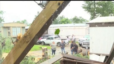 Comunidad de casa móviles en el noreste de Houston quedo destrozada
