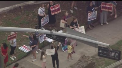 Siguen las protestas contra las acciones del superintendente del distrito escolar de Houston