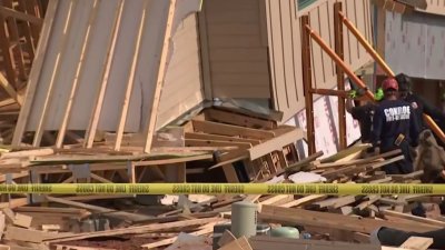 Adolescente muere tras desplomarse dos casas en construcción en Magnolia