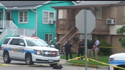 Policía le dispara a una mujer tras apuñalamientos en Galveston