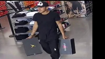 Buscan a sospechoso de robar zapatos de una tienda en Houston