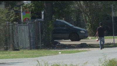 Preocupación por las malas condiciones de las banquetas en Houston