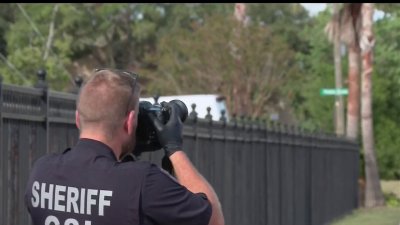 Asesinato de una mujer frente a niños sacude a la comunidad de SeaBrook