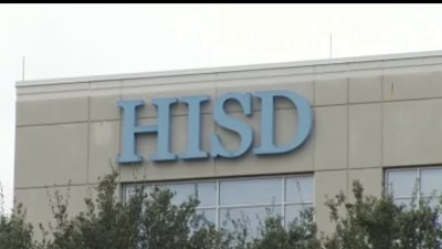 Reconoce HISD que pagó sueldo “extra” a miles de maestros por error