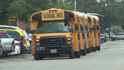 Niño desaparece por horas cuando su madre lo esperaba en la parada de bus escolar