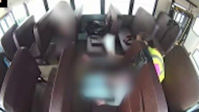 Video muestra conductora de autobús golpeando niño con autismo en Nuevo México