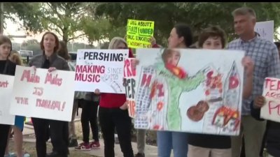 Padres protestan contra la inestabilidad en el Houston ISD