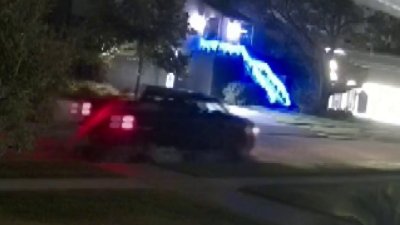 Presuntos jóvenes vandalizan decoraciones navideñas en Houston generando alarma vecinal