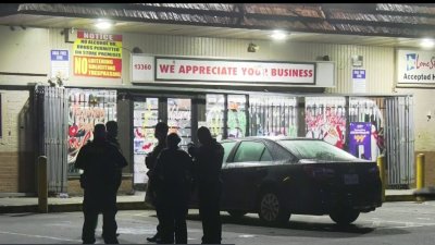 Buscan joven por dispararle a un hombre afuera de una tienda en el norte de Houston