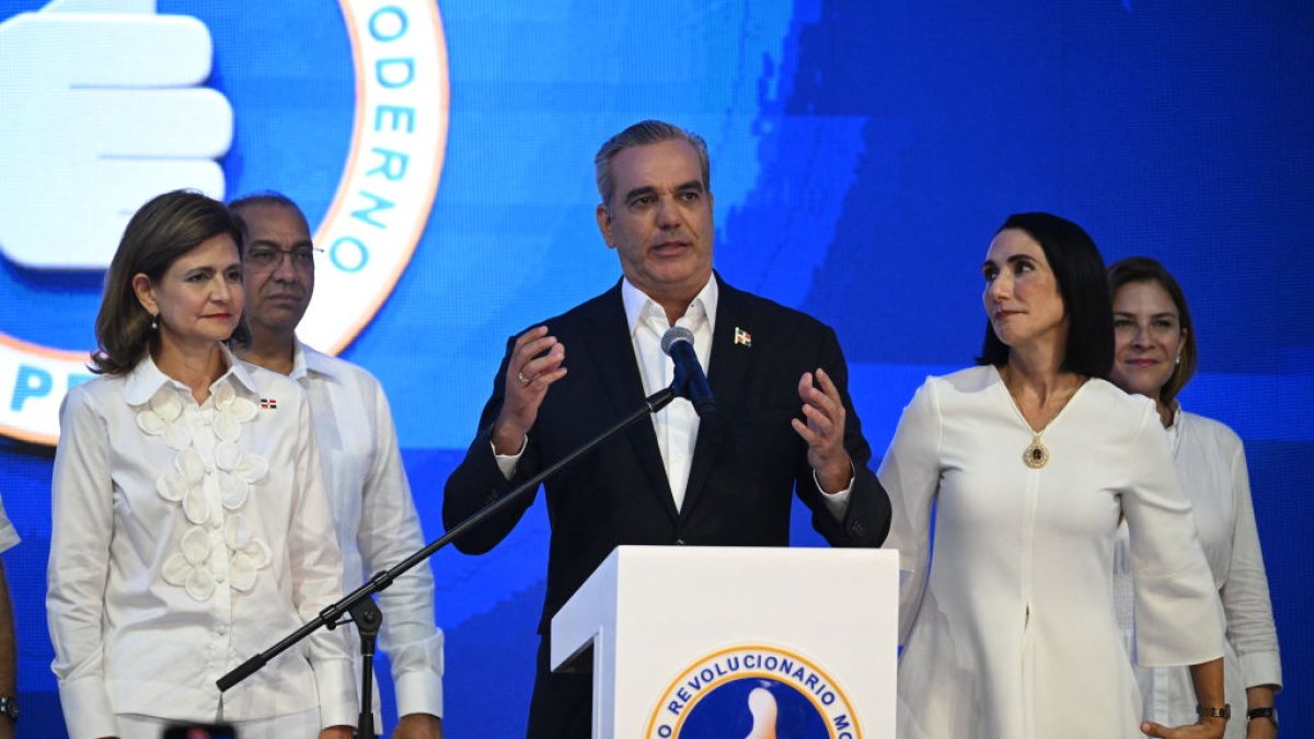Luis Abinader se proclama ganador de las elecciones en República