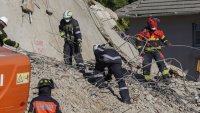 Derrumbe de edificio deja al menos 32 muertos en Sudáfrica