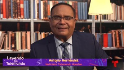 Leyendo con Telemundo con Antonio Hernández