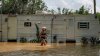 Continúan las lluvias en Texas en medio de dramáticos rescates