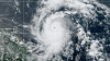 El extremadamente peligroso huracán Beryl, categoría 4, sigue su ruta hacia el Caribe