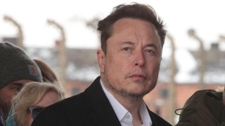 Elon Musk amenaza con prohibir los dispositivos Apple en sus empresas si incorporan OpenAI