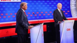 Trump vende por pedazos el traje con el que "noqueó" a Biden en el debate presidencial