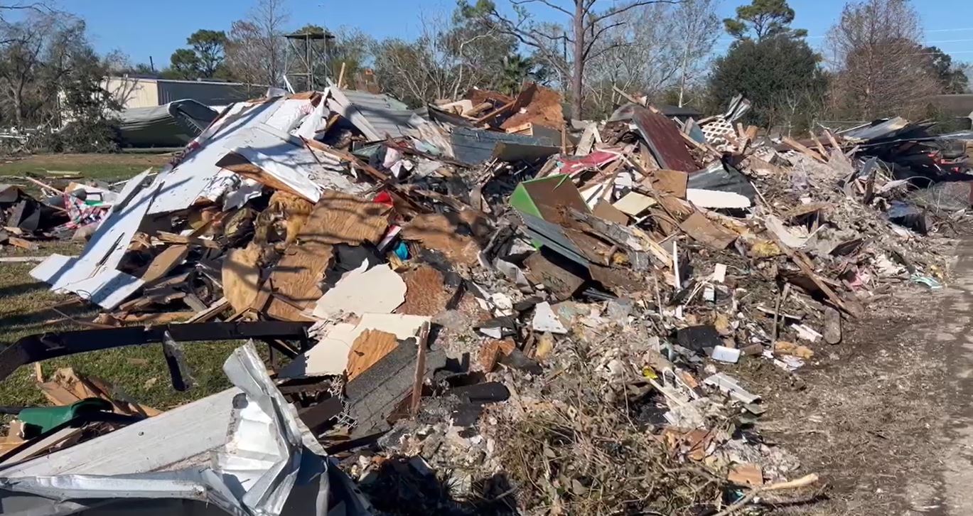 Los tornados azotaron con furia el condado Brazoria.