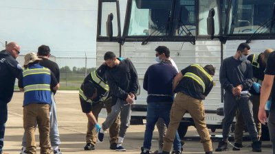 Récord desde 2014: ICE deportó al mayor número de inmigrantes en un año