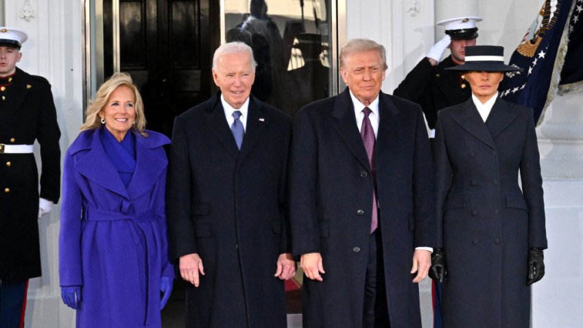 El presidente de Estados Unidos, Joe Biden, y la primera dama, Jill Biden, posan junto al presidente electo Donald Trump y Melania Trump a su llegada a la Casa Blanca en Washington, DC, el 20 de enero de 2025. Foto de ROBERTO SCHMIDT/AFP vía Getty Images)