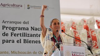 Sheinbaum reafirma apoyo a migrantes mexicanos en EE.UU. y destaca fortaleza de consulados