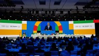 El presidente del Comité Olímpico Internacional (COI), el alemán Thomas Bach, interviene en la 144 Sesión del COI que comenzó el miércoles en Costa Navarino (Grecia) con todos los asambleístas pendientes de la elección presidencial del jueves. EFE/ IOC/GREG MARTIN