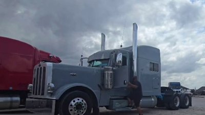 Orden de Trump exige a camioneros hablar inglés