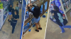 ¡Devuelven lo robado! Sospechosos regresan 3 cachorros a tienda de mascotas de Houston