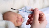 Fever, measuring temperature to a baby
