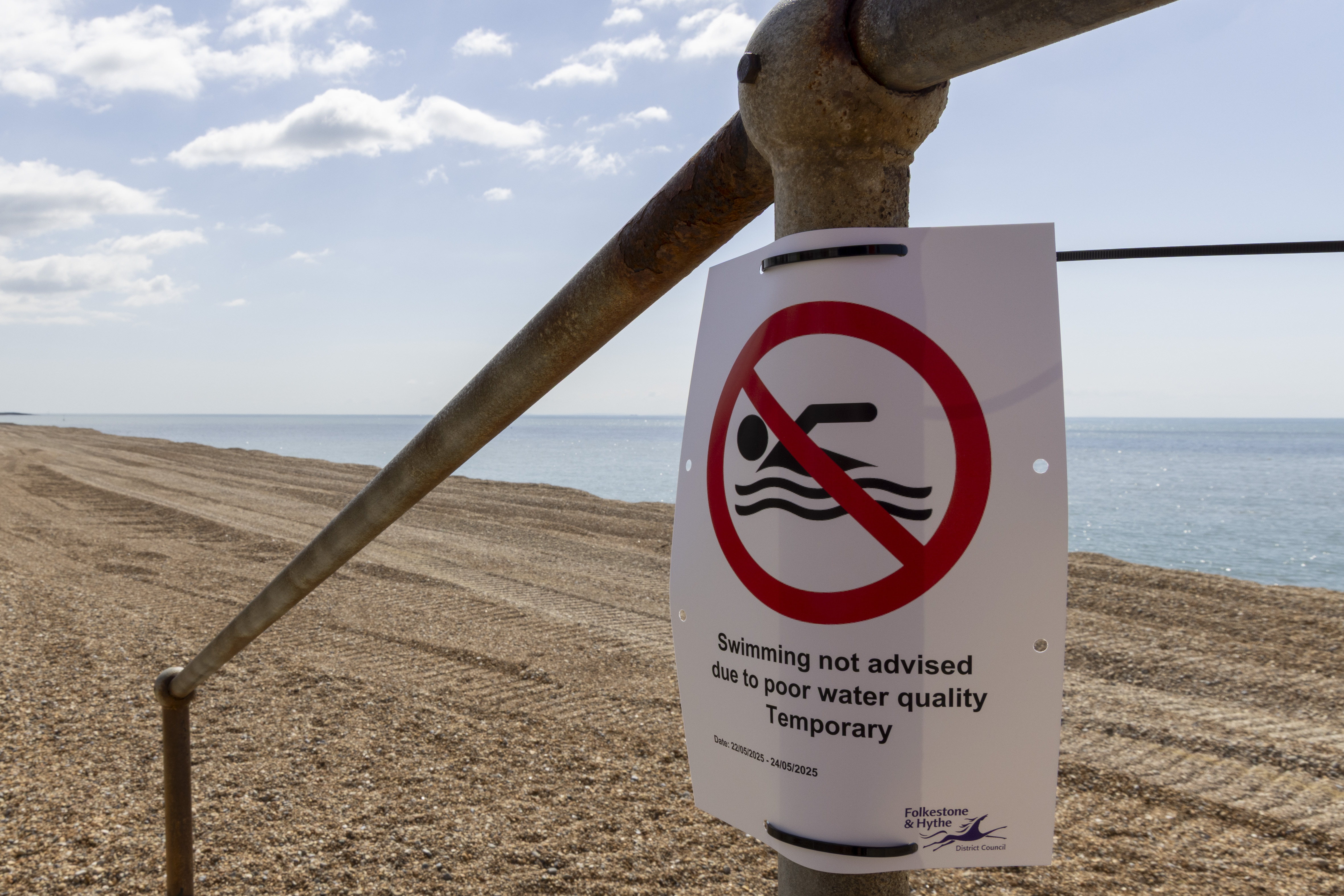 ¿Vas a Galveston este fin de semana? Reportan bacteria fecal en varias playas (Mapa)