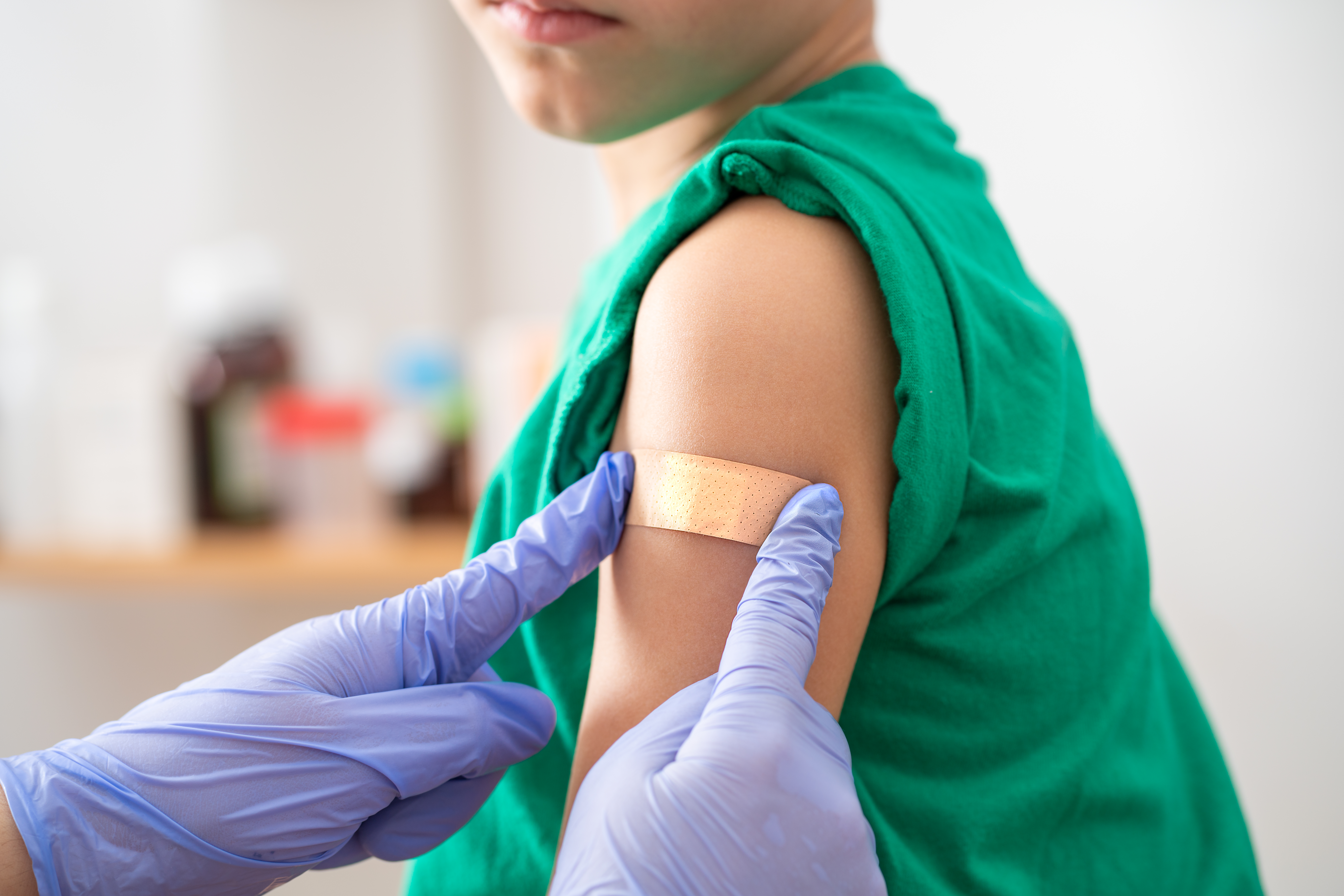 Pediatras publican calendario de vacunación que contradice cambios de CDC