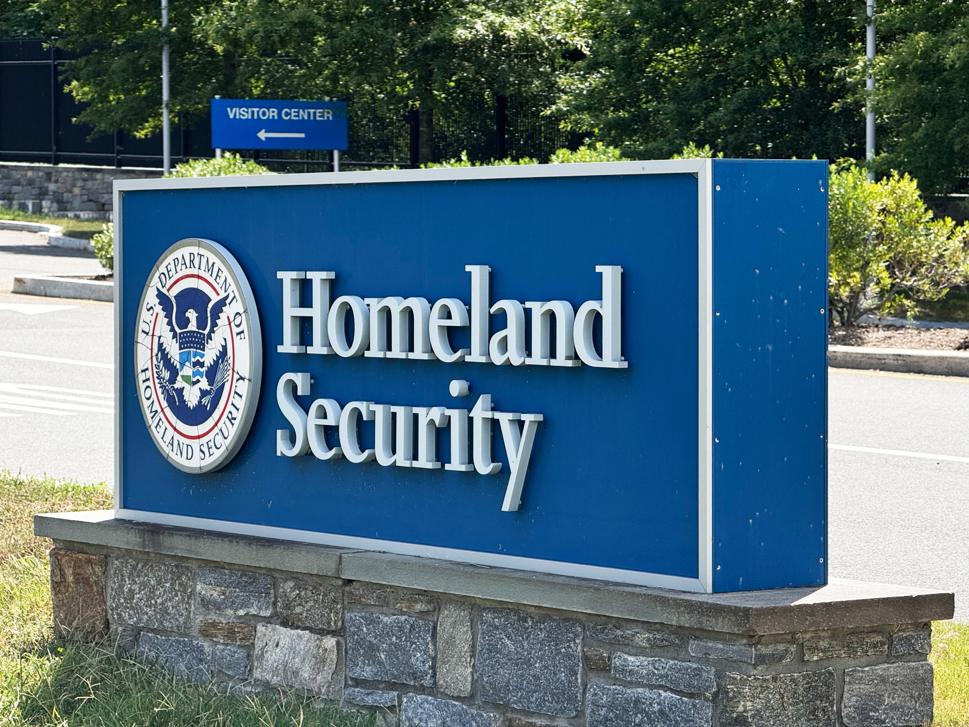 Funcionarios estatales cuestionan dichos de DHS sobre los "miles" de votantes que no son ciudadanos
