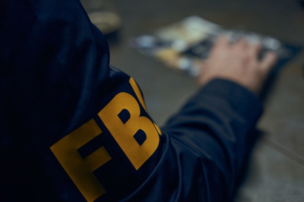 Despiden a agente del FBI que admitió que “metió la pata” al robar casi $1 millón en criptomonedas