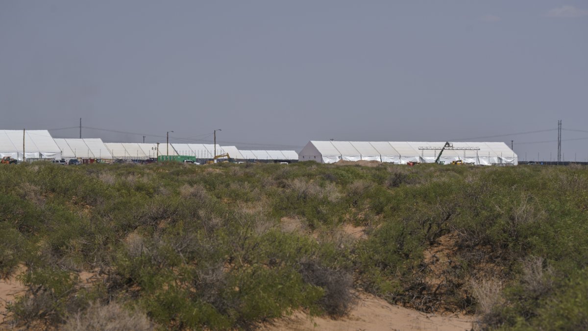 ICE mantendrá abierto centro de detención Camp East Montana – Telemundo ...