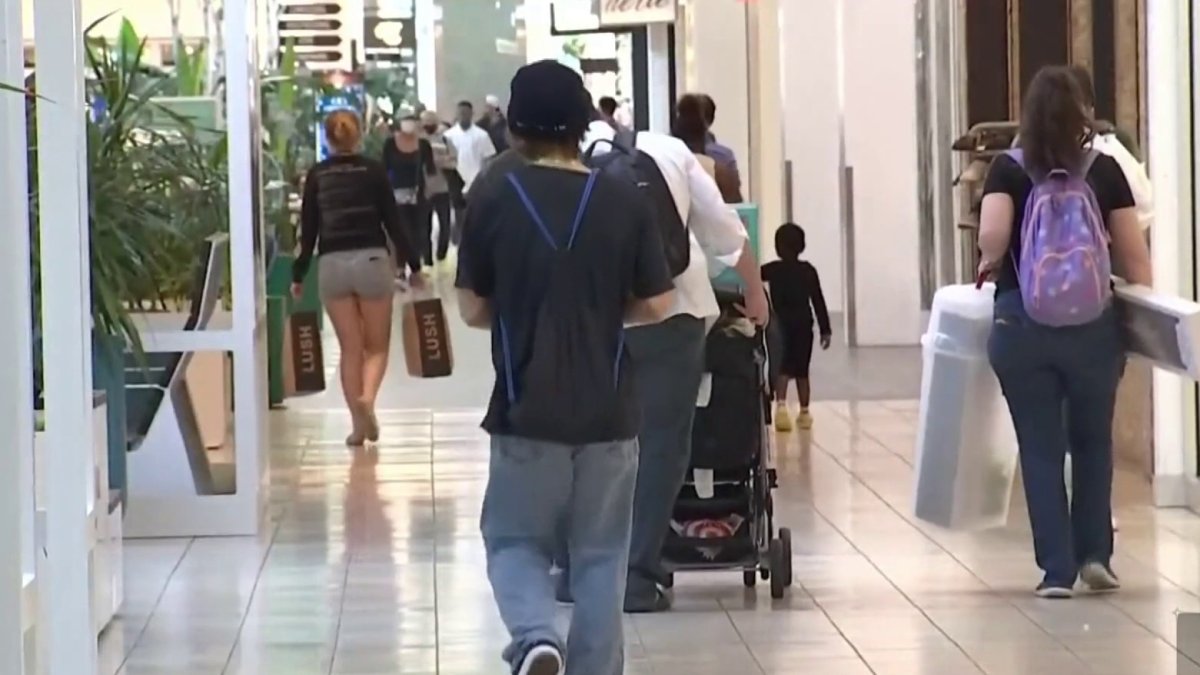 Mall implementa toque de queda para menores solos en Houston ...